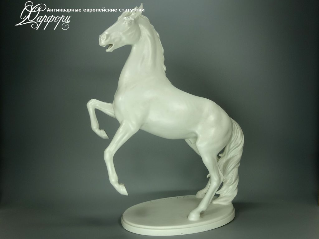 Купить фарфоровые статуэтки Goebel, Конь на дыбах, Германия